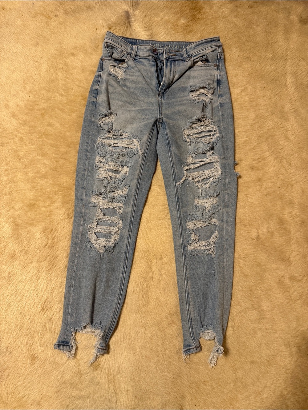 American Eagle Outfitters Light Wash Distressed Mom Jeans